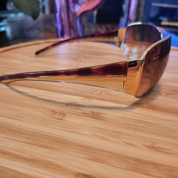 Prada sunglasses - Picture 3 of 7